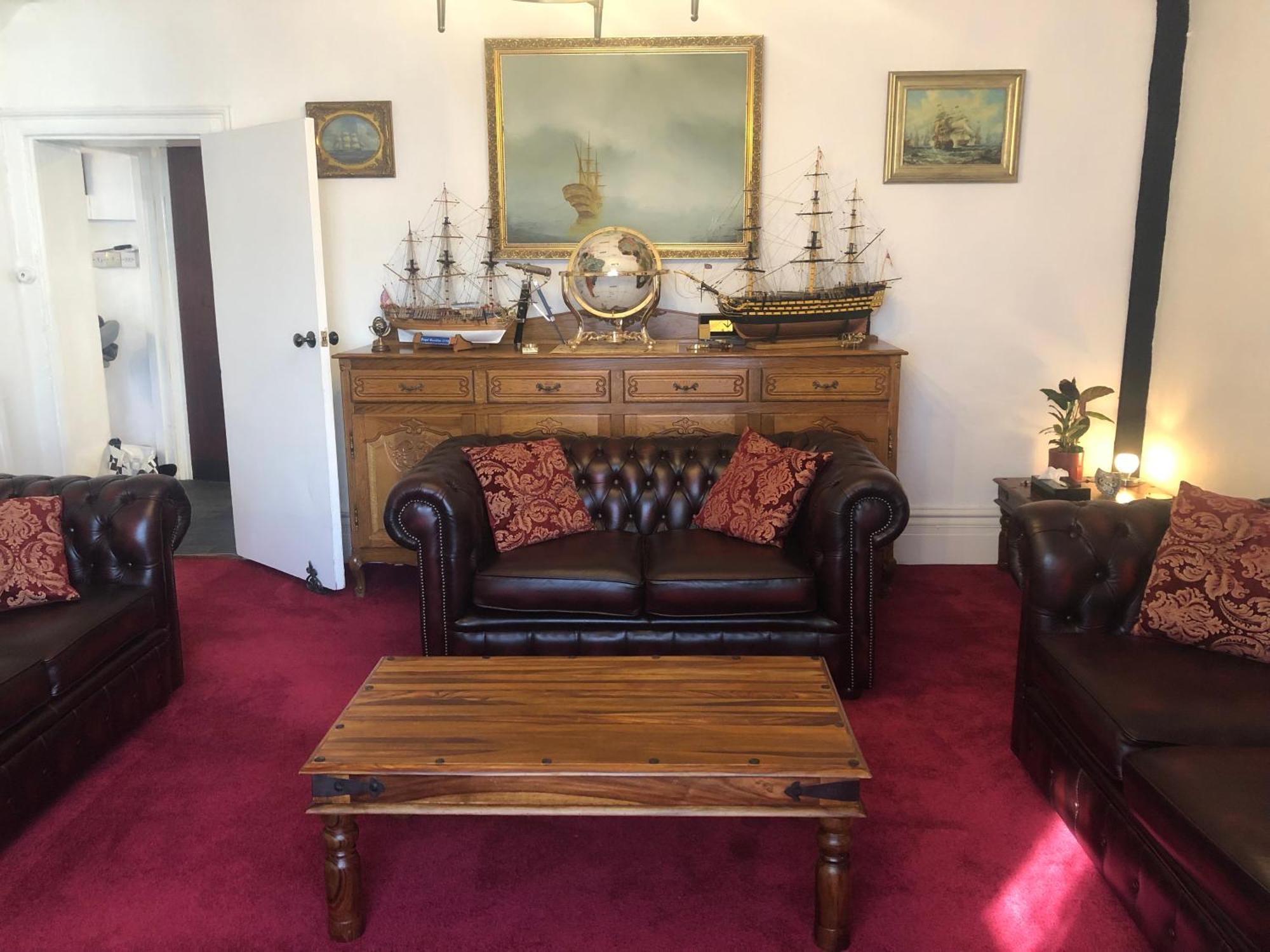 Church View Let - - Sleeps 6 Apartment *